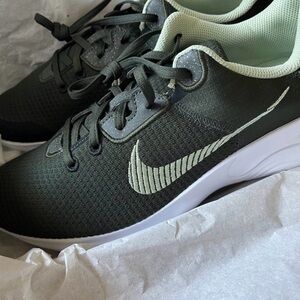 Nike Experience Run 11 Next Nature Men’s Shoes- Size 10.5- NEW IN BOX